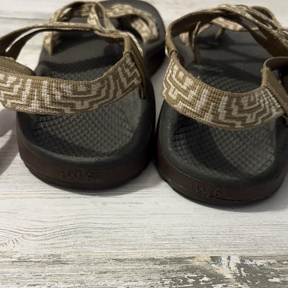 Chaco Tan and Cream Sandals size 6 - Picture 5 of 12